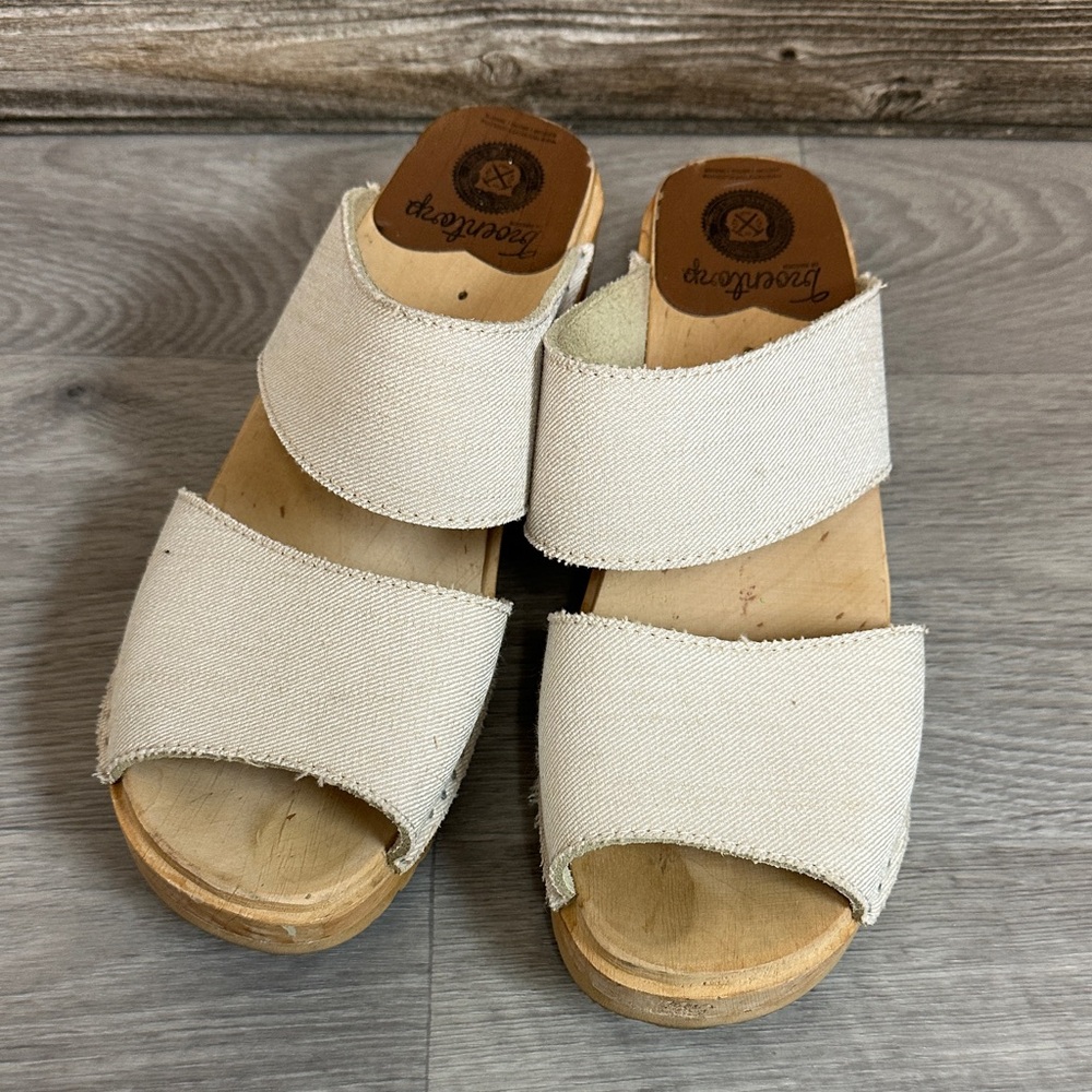 Beeswax Women's Cream Sandals
